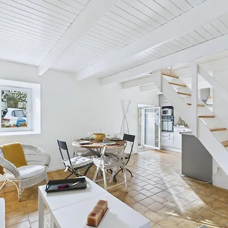 Maison En Pierre Avec Grand Jardin Pour 4 Holiday home *